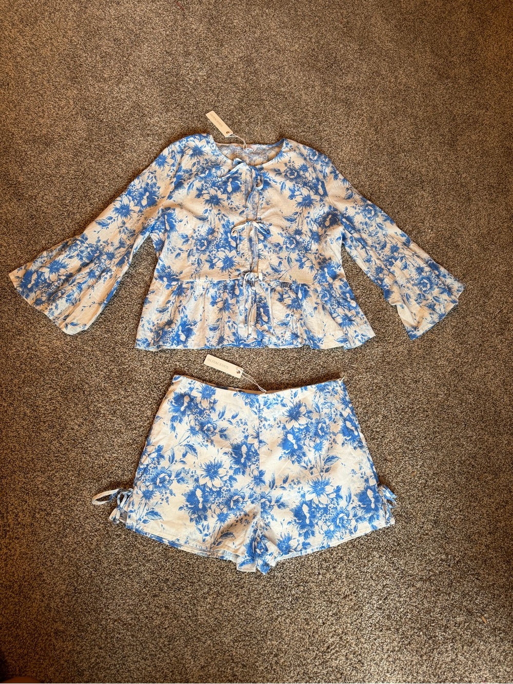NWT Olivaceous Blue and White Floral Two-Piece Set Top & Shorts Sz L 100% Cotton - Picture 1 of 16